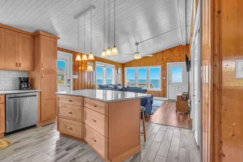 Windward Mark: Great Ocean Views, Easy Beach Access