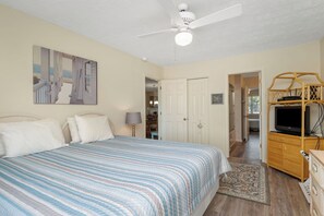 4 habitaciones, tabla de planchar con plancha, cuna de viaje y internet 