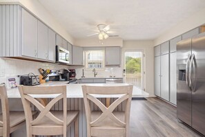 Fridge, microwave, oven, stovetop - Pelican Palace: Beachwalk Home Centrally Located on Oak Island (Oak Island)