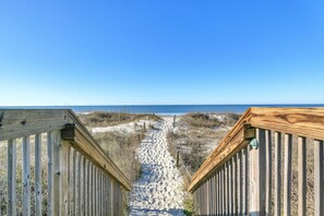 On the beach - Balcony At The Beach: Oceanfront Condo with Community Pool (Caswell Beach)