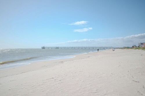 14 Us: Oceanfront Home with Kayaks, Horseshoe Pit and More Close to Pier