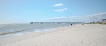 14 Us: Oceanfront Home with Kayaks, Horseshoe Pit and More Close to Pier