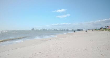 14 Us: Oceanfront Home with Kayaks, Horseshoe Pit and More Close to Pier