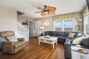 Télévision, lecteur de DVD, livres, vidéothÚque