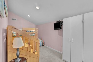 5 bedrooms, iron/ironing board, travel cot, Internet