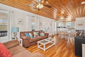 TV, lettore DVD, libri