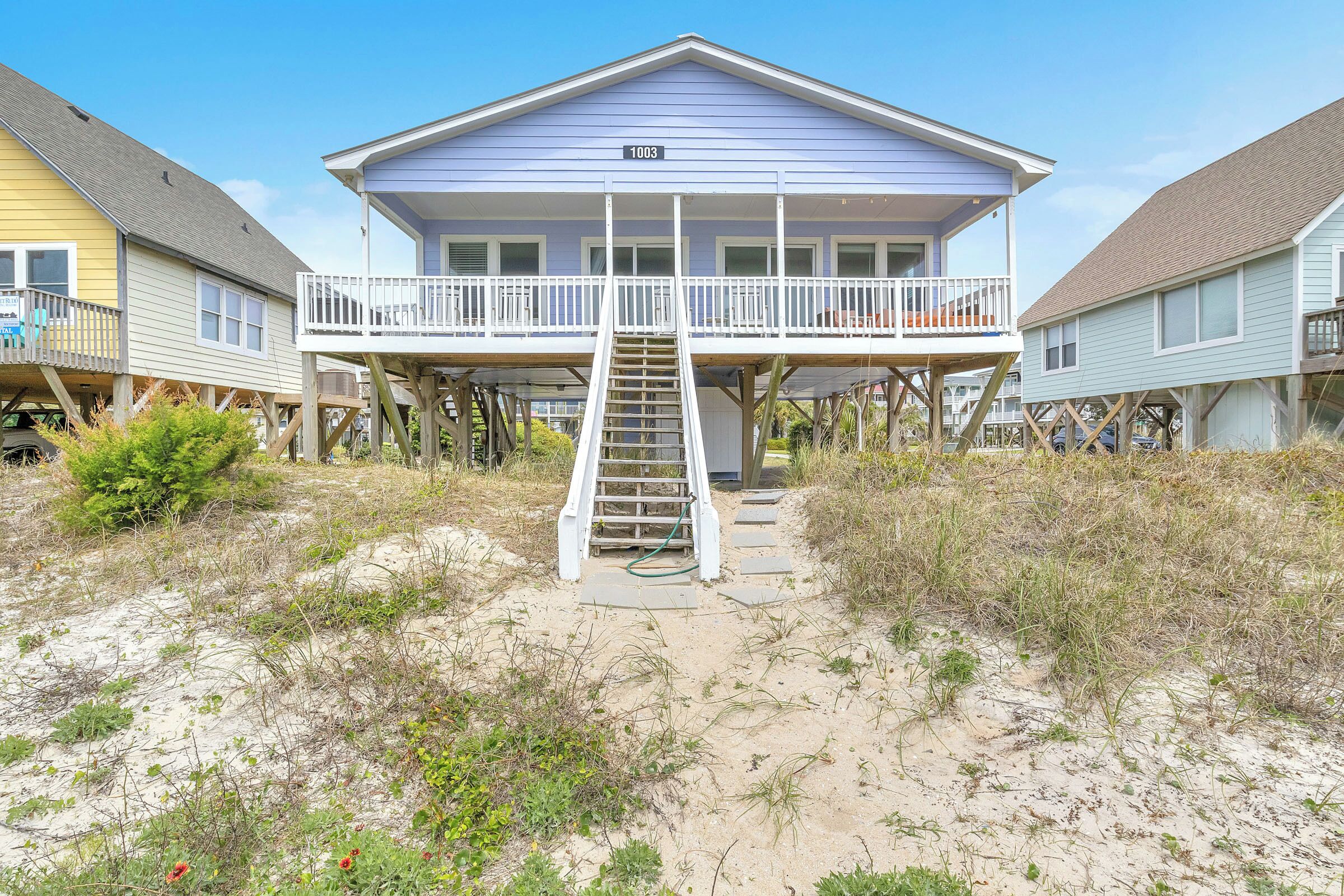 Mead Us At The Pier: Oceanfront beach cottage just down the road from the Oak Is