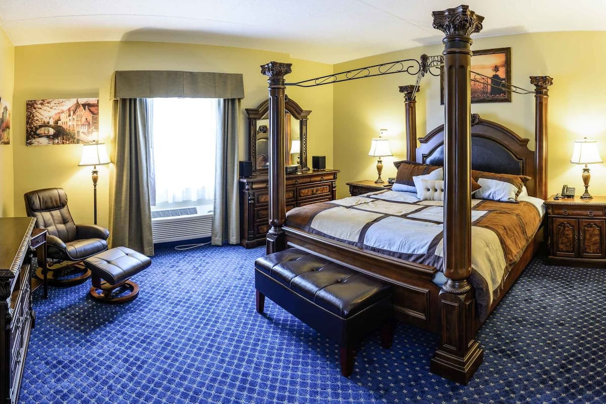 Honeymoon Suite, 1 King Bed, Non Smoking