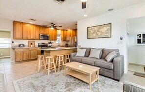 Standard House, Multiple Beds, Non Smoking | Living area