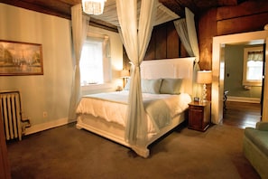 Deluxe Room | Individually decorated, individually furnished, iron/ironing board - Jailer's Inn (Bardstown)