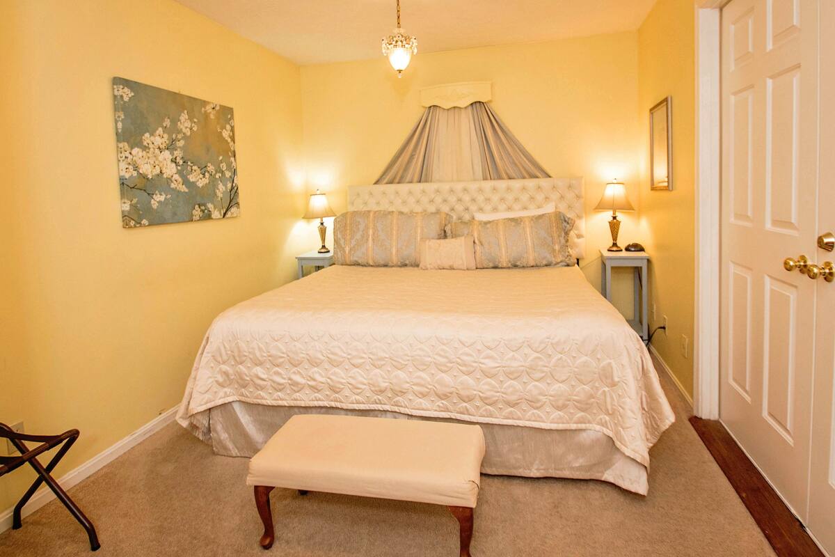 Family Suite | Iron/ironing board (on request), free WiFi, individually decorated