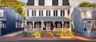 Flag House Inn