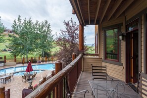 Standard Condo, 3 Bedrooms | Balcony