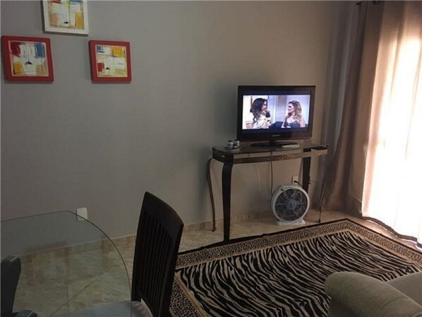 Basic Apartment, 1 Double Bed, Non Smoking | Living room