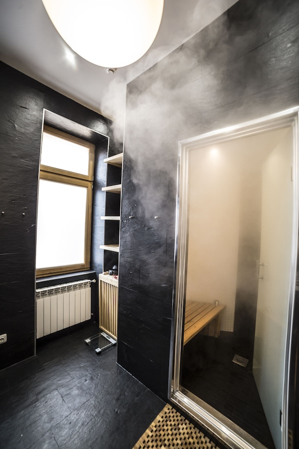 Presidential-Apartment | Badezimmer | Dusche, Regendusche, kostenlose Toilettenartikel, Haartrockner