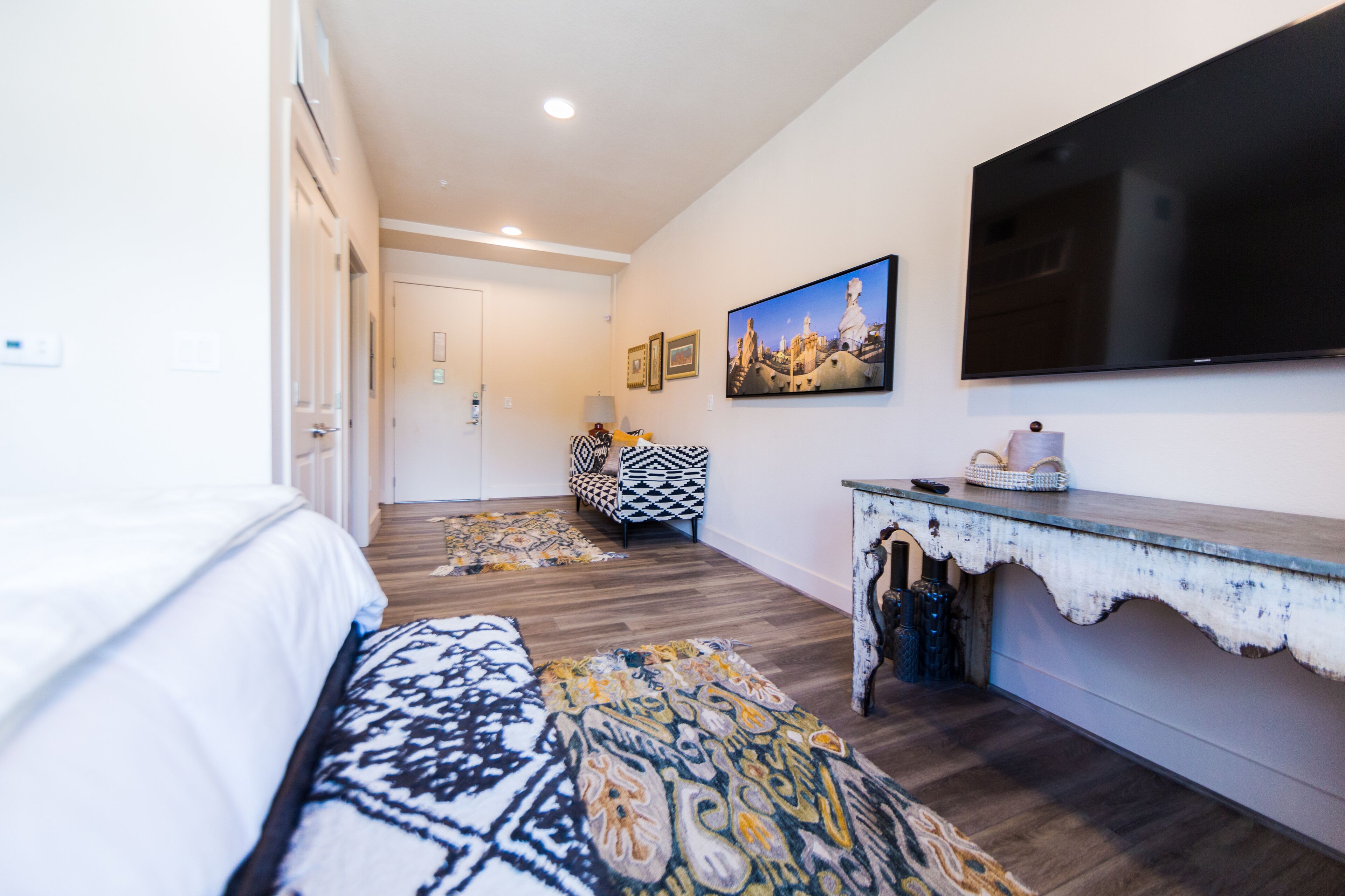 comfort studio, 1 queen bed (barcelona) | premium bedding, in-room safe, individually decorated