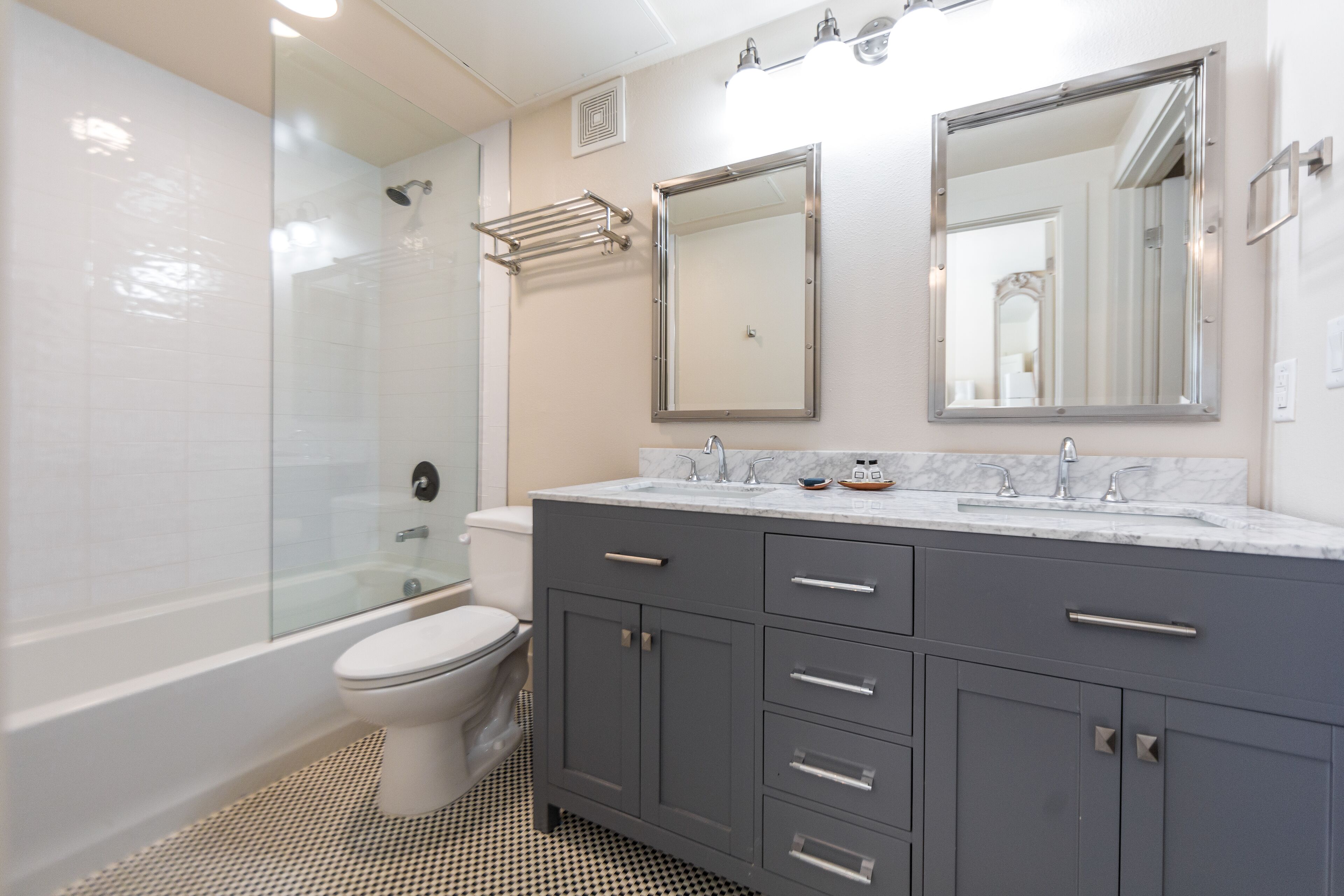 deluxe suite, 1 queen bed (paris) | bathroom | free toiletries, hair dryer, towels