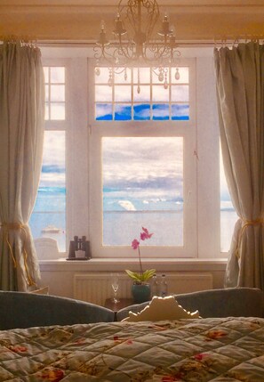 Chambre Double Deluxe, 1 très grand lit, vue mer | Literie de qualité supérieure, surmatelas