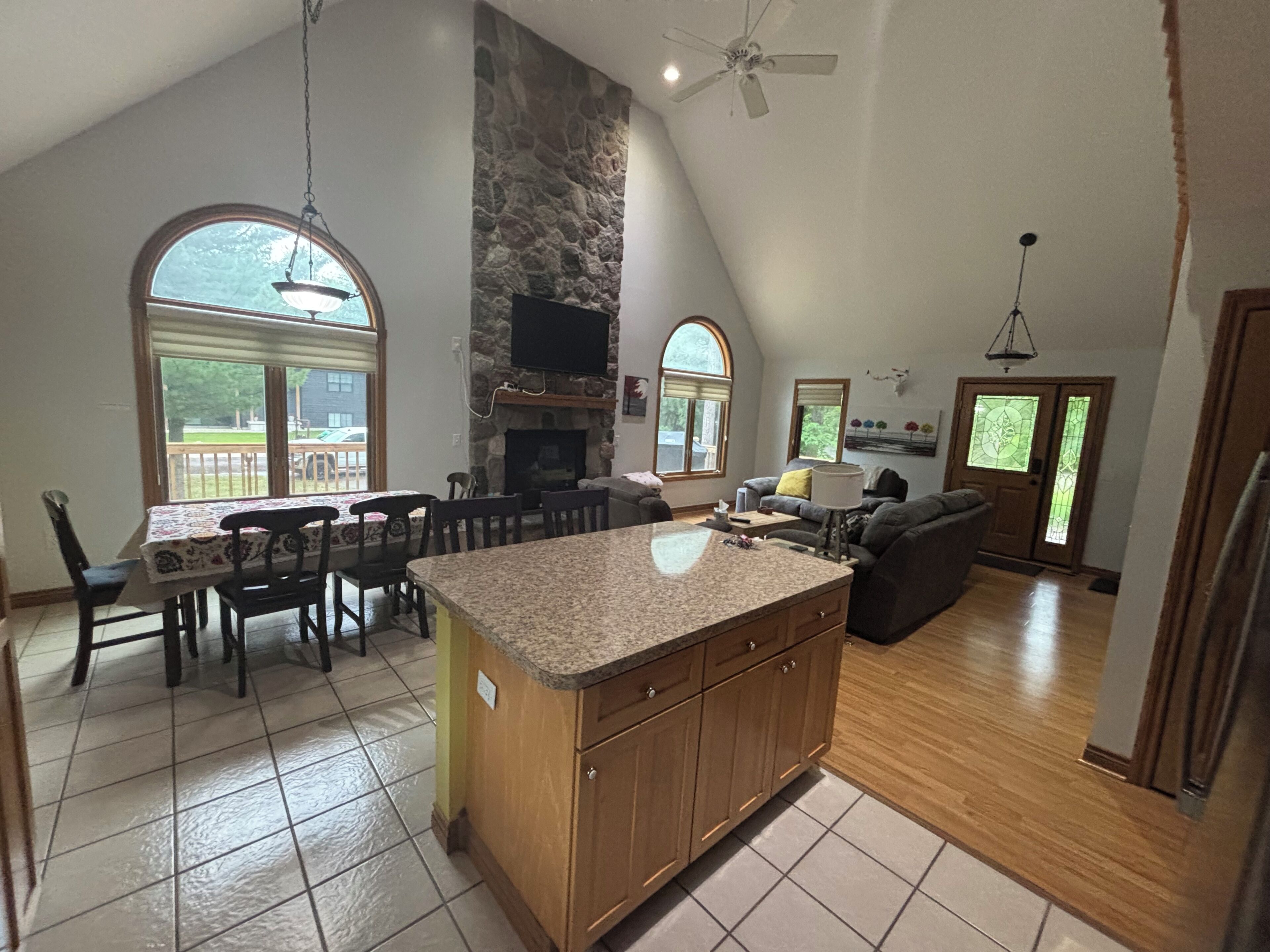 Smart TV, fireplace, table tennis