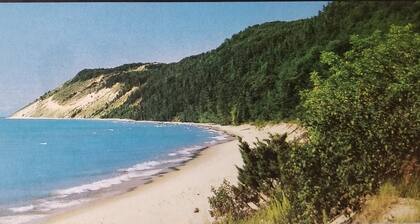 Iso perheystävällinen koti Crystal Mountain Resortissa, kävely hiihtoon, golf, uima-allas