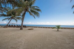 På stranden och strandhanddukar
