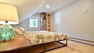 2 bedrooms, in-room safe, iron/ironing board, free WiFi