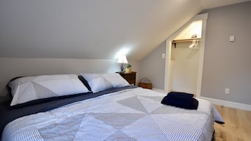 2 bedrooms, in-room safe, iron/ironing board, free WiFi