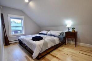 2 bedrooms, in-room safe, iron/ironing board, free WiFi