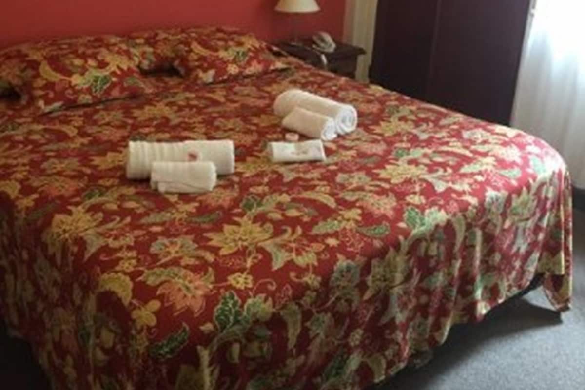 Superior kamer, 1 twee- of 2 eenpersoonsbedden, privébadkamer | Donsdekens, een laptopwerkplek, geluiddichte muren, gratis wifi