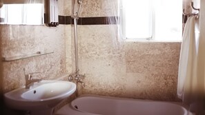 Comfort tweepersoonskamer | Badkamer met douche