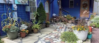 Upscale King Suite with Purple Mattress and reserved off-street parking