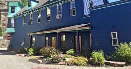 Upscale King Suite with Purple Mattress and reserved off-street parking