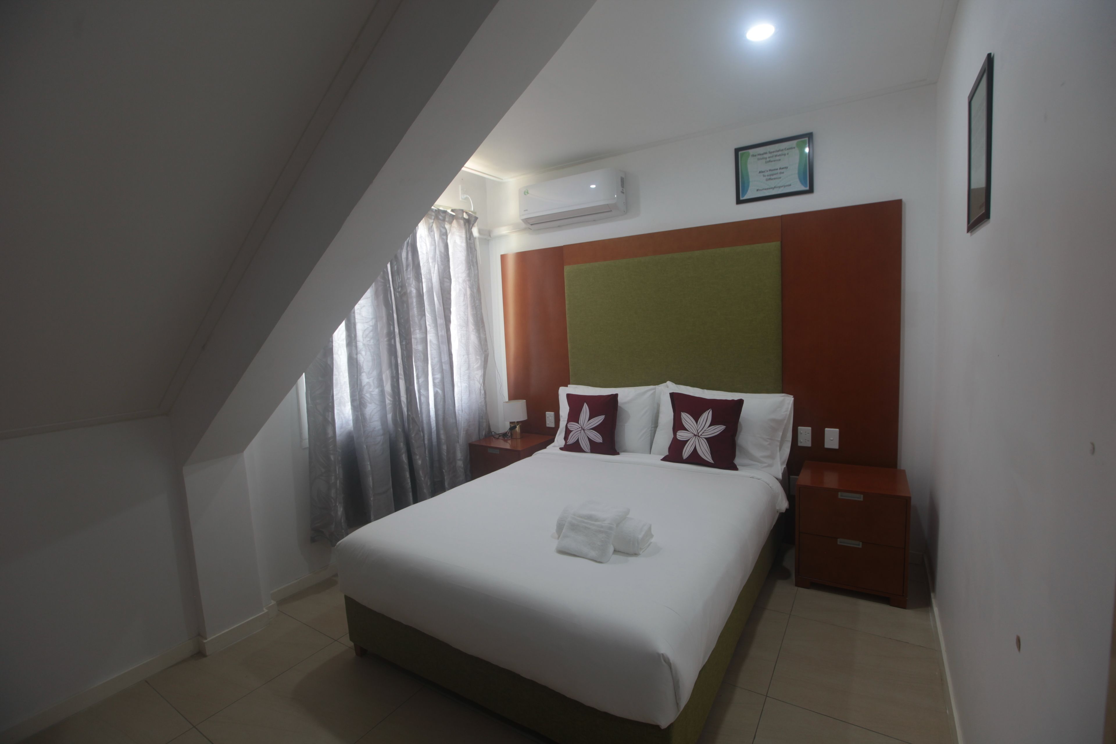 Economy Double Shared Facilities | Blackout drapes, soundproofing, bed sheets