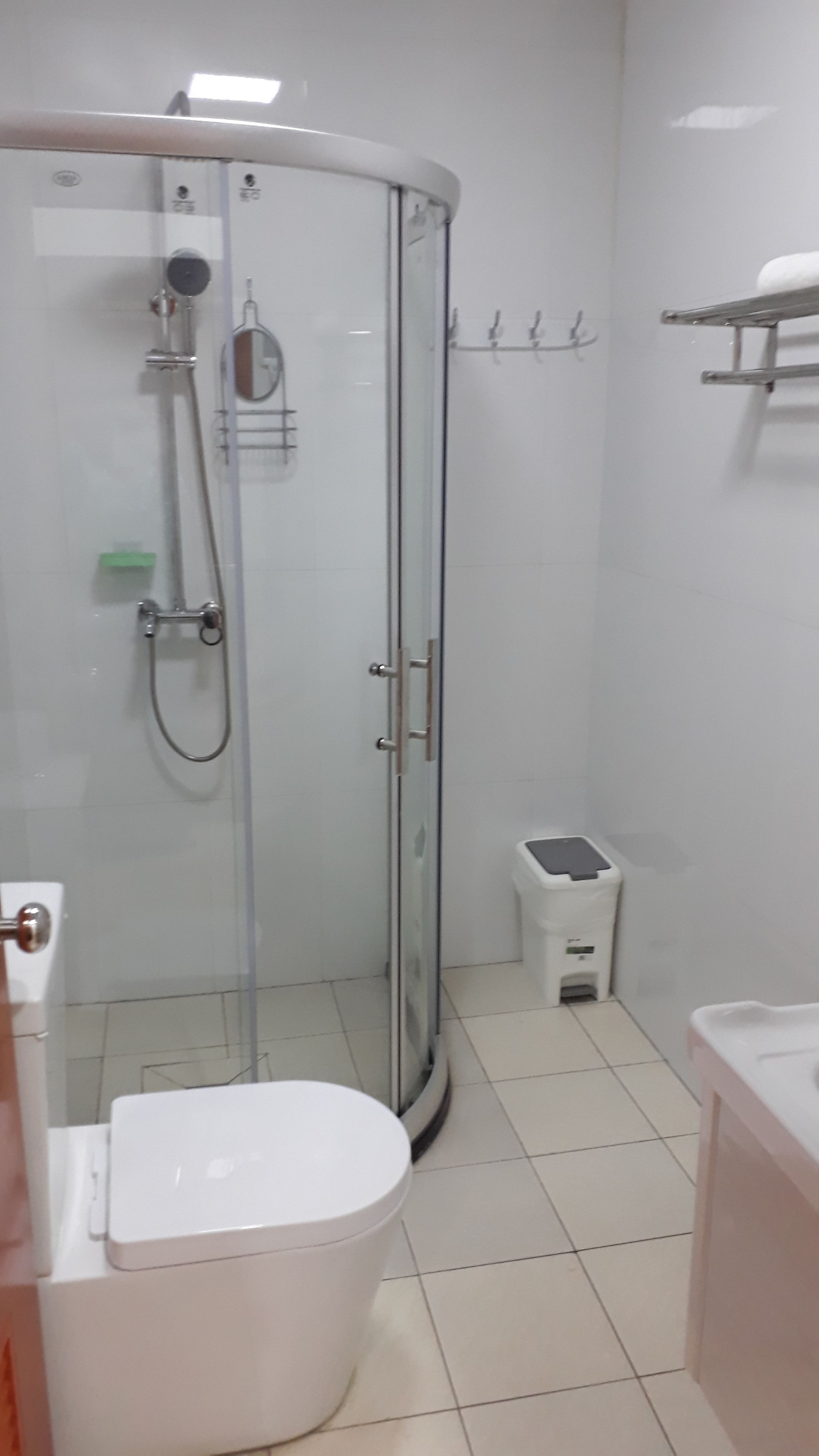 shower, free toiletries, towels