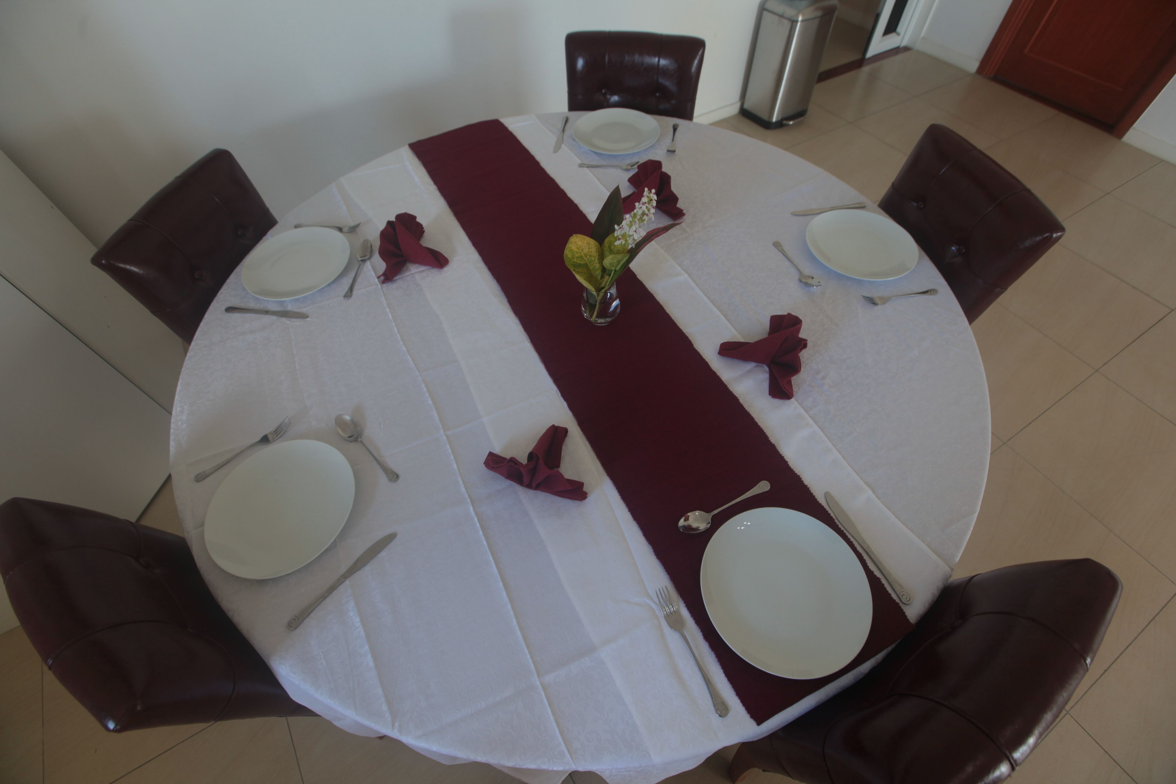 presidential room, 1 queen bed | in-room dining