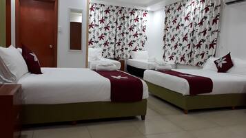 Family Quadruple Room | Blackout drapes, soundproofing, bed sheets