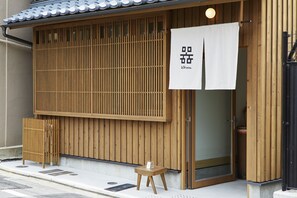 Exterior detail - utsuwa Designed Hostel (Kyoto)