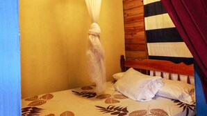 Tiny House Blue Hole , 1 Double Bed | Iron/ironing board, WiFi (free), bed sheets - Belmopan Tiny Houses (Belmopan)