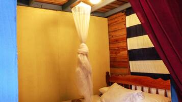 Tiny House Blue Hole , 1 Double Bed | Iron/ironing board, free WiFi, bed sheets