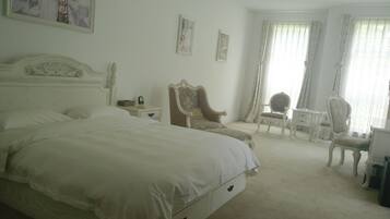 مكتب وستائر تعتيم وواي فاي مجانًا