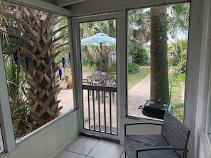 Interior - Oleander - Charming Cottage Downtown - Steps to the Beach! (Flagler Beach)