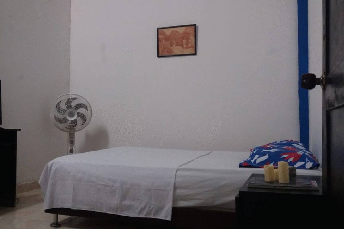 Habitación Deluxe doble, 1 cama de matrimonio grande, accesible para personas con discapacidad | Escritorio, wifi gratis, ropa de cama