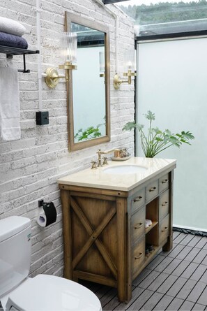 Tent A | Bathroom | Shower, free toiletries, hair dryer, slippers