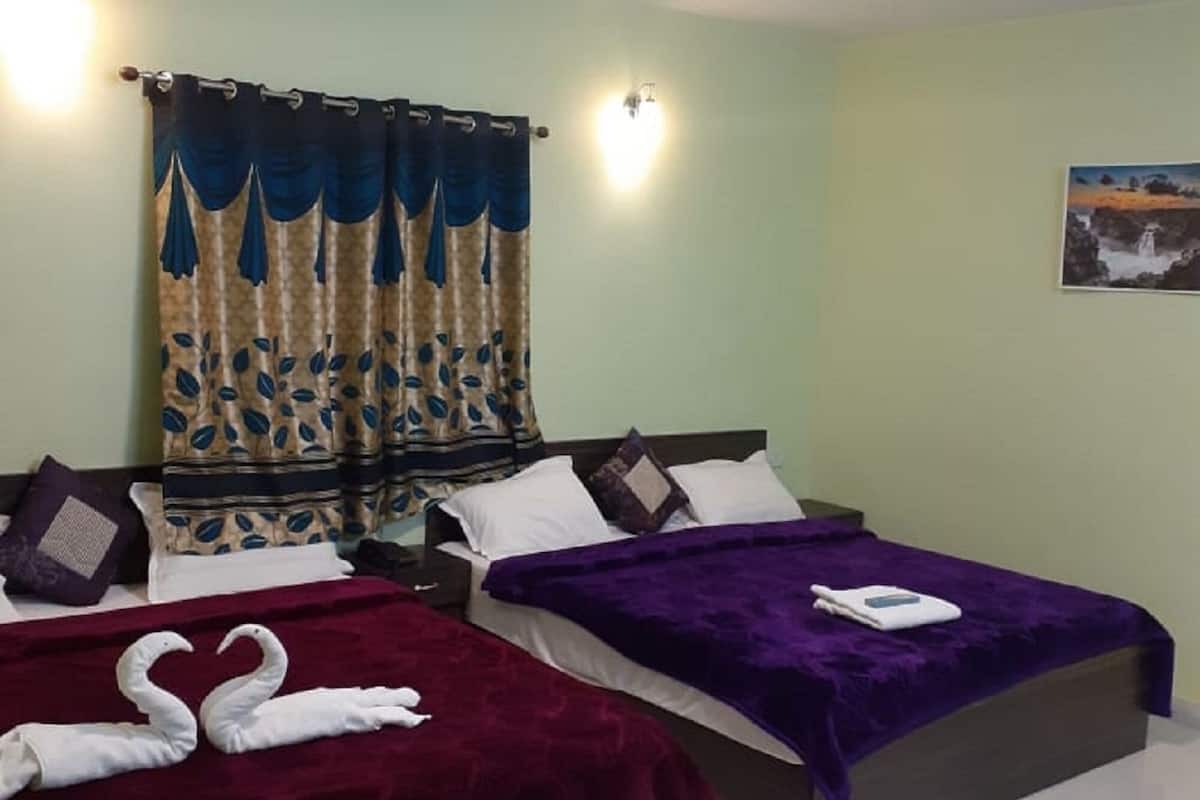Family Suite, Multiple Beds | 1 bedroom, in-room safe, blackout curtains, soundproofing