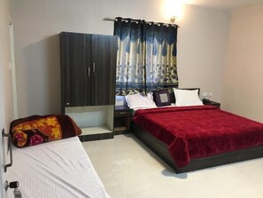 Superior Triple Room, Multiple Beds | 1 bedroom, in-room safe, blackout drapes, soundproofing - Praba rooms and cottages (Ooty)