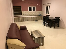 1 bedroom, in-room safe, blackout curtains, soundproofing