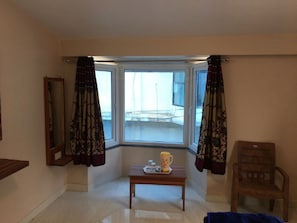 1 bedroom, in-room safe, blackout curtains, soundproofing - Praba rooms and cottages (Ooty)