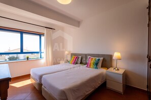 4 chambres, fer et planche à repasser, Wi-Fi gratuit, draps fournis