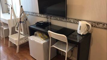 Desk, free WiFi