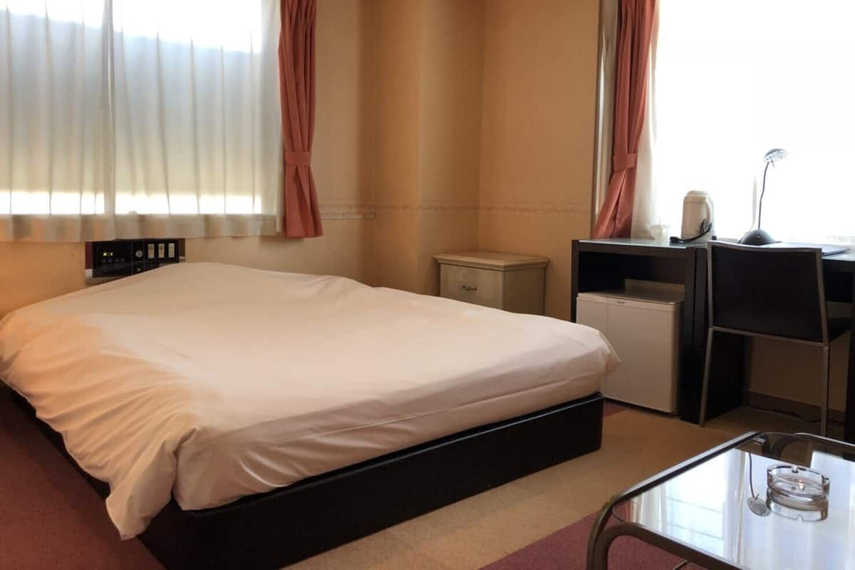 Double Room, Non Smoking | Desk, free WiFi